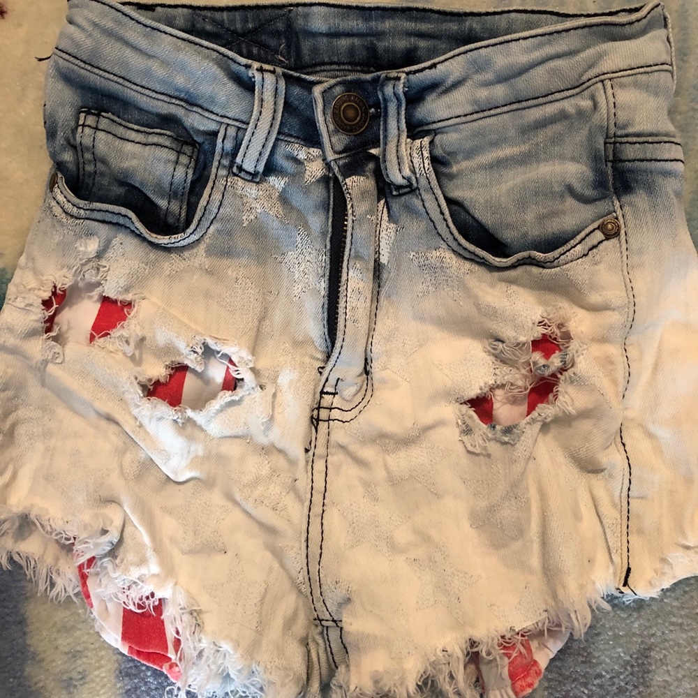 MACHINE JEAN SHORTS, DISTRESSED WAIST 26,
